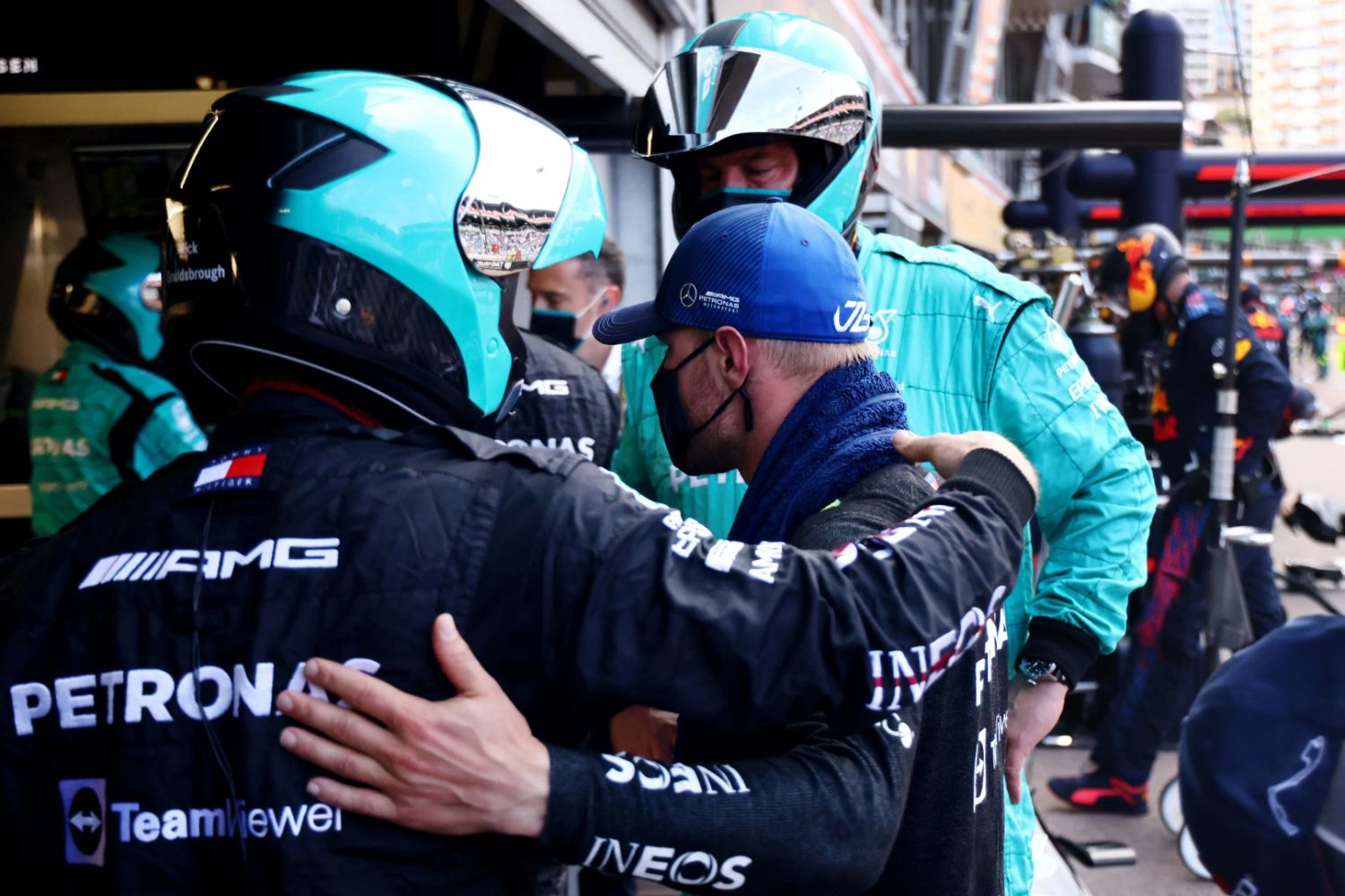 Mercedes: cracks in the fortress?