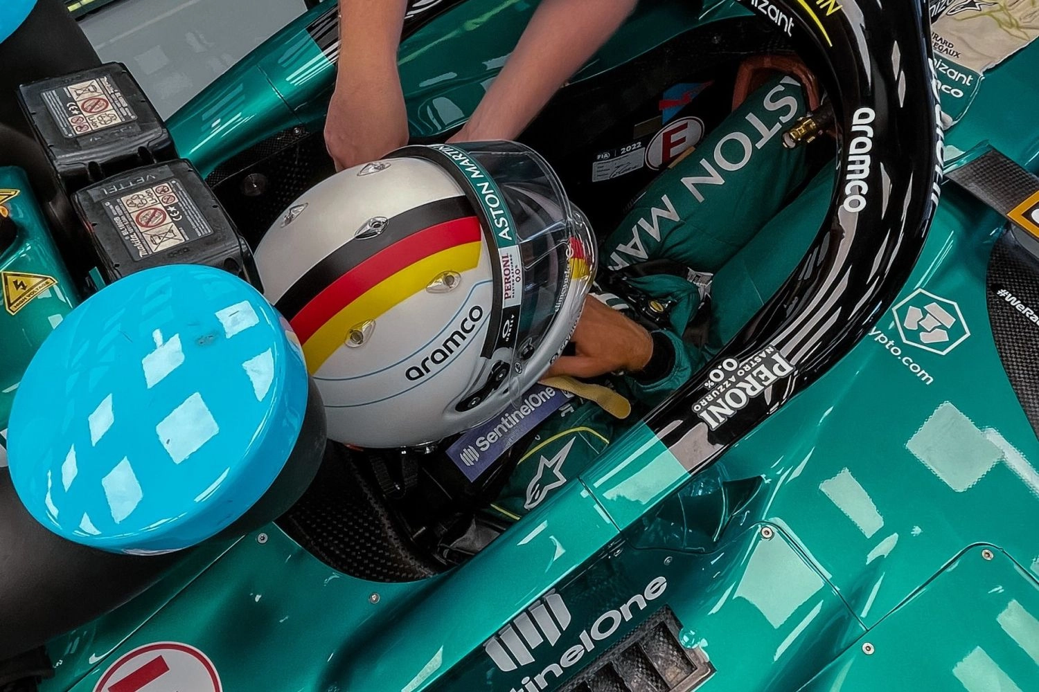 Vettel rediscovers his original colors