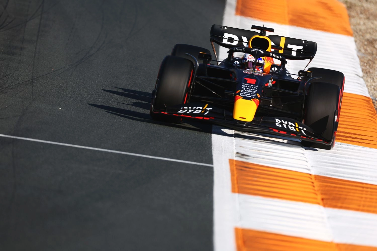 Red Bull once again removes a seal to inspect Verstappen’s gearbox