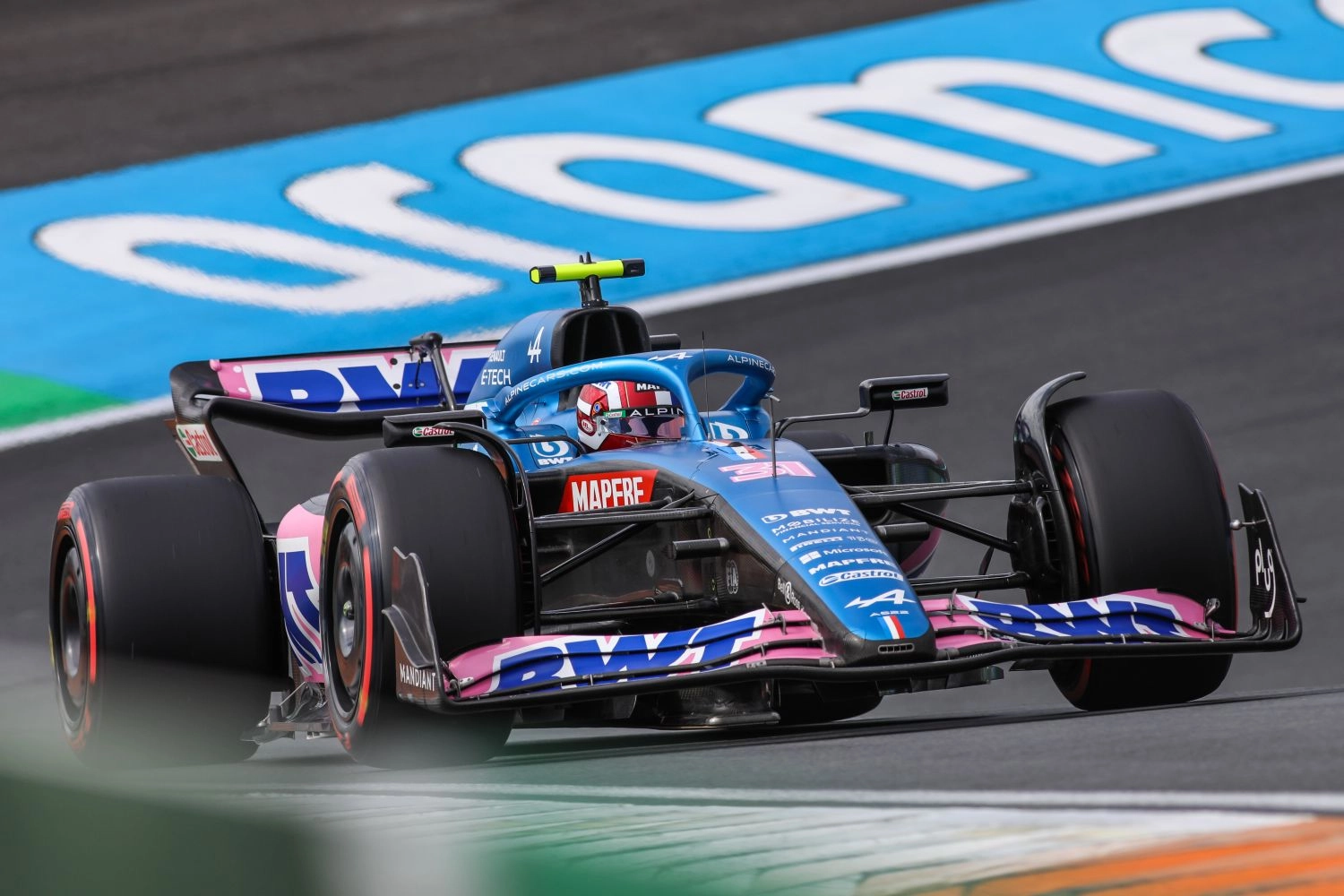 New exhaust systems mounted on the Alpines in Zandvoort
