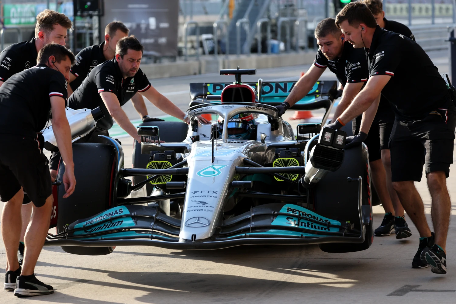 The FIA declares Mercedes’ spoiler illegal in the United States