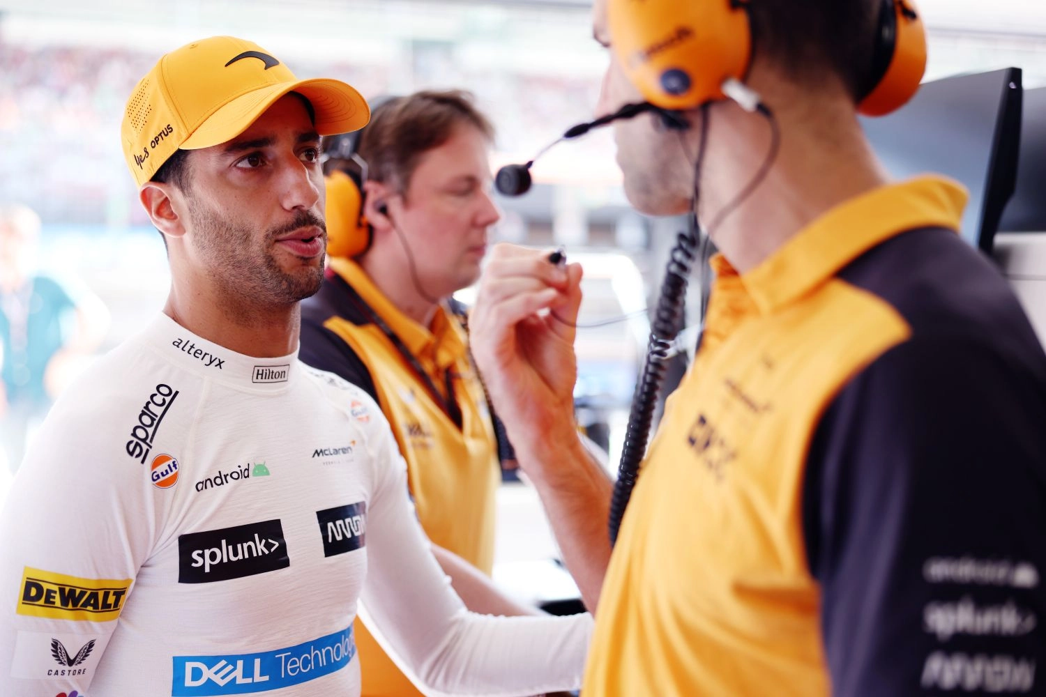 Daniel Ricciardo: Too many weekends without (English)