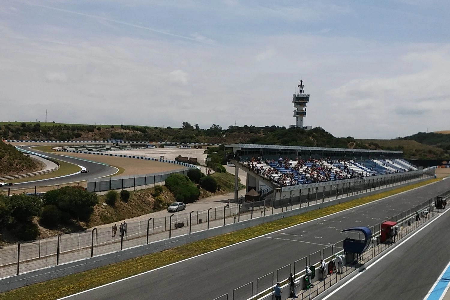 Start of testing in Jerez for Mercedes and Aston Martin