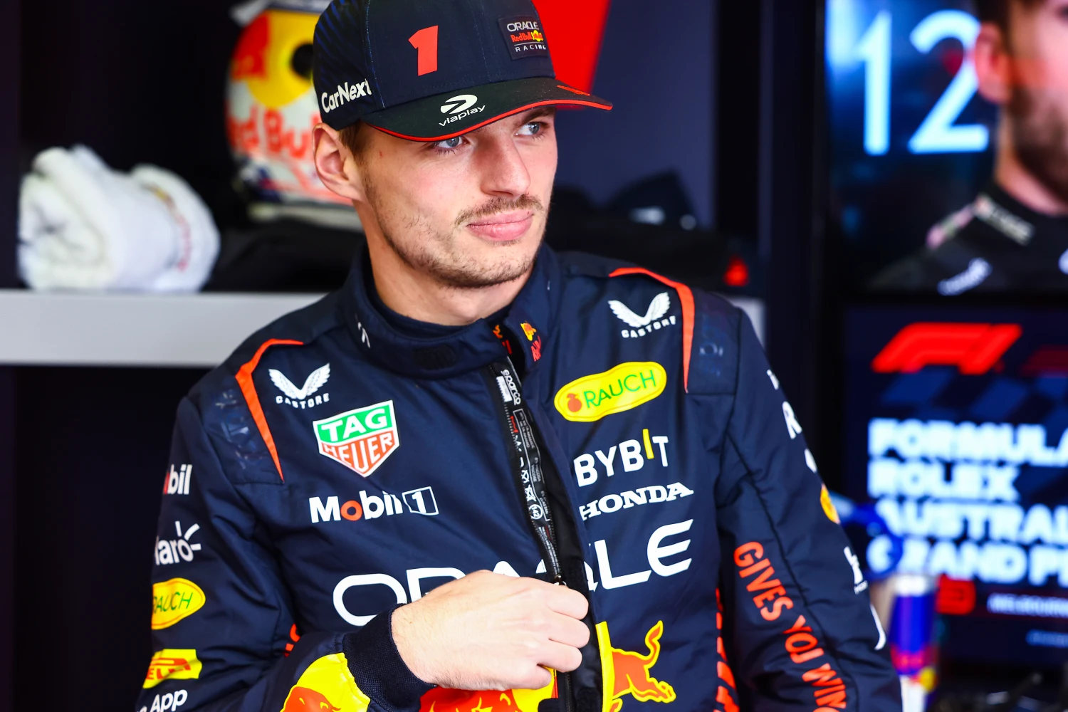 Verstappen receives a fine for speeding in the pit lane