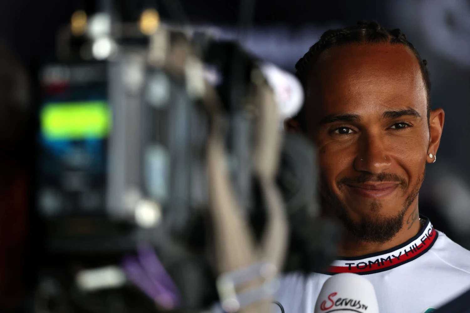 Official: Mercedes extends Hamilton and Russell until 2025
