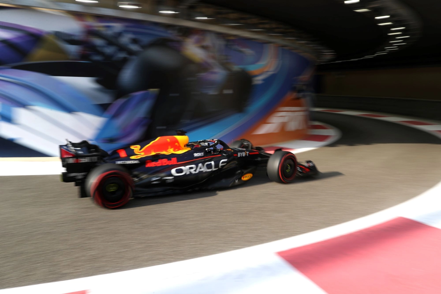Why can Max Verstappen overtake at the pit exit without penalty?