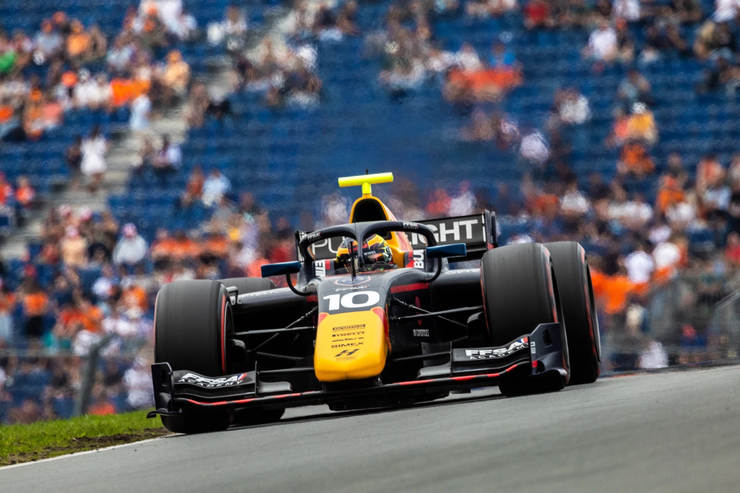 Isack Hadjar leaves Hitech and joins Campos Racing for the F2 2024 season