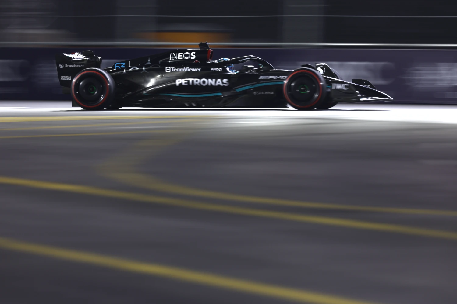 Las Vegas Grand Prix: Free Practice 3: George Russell ahead of Oscar Piastri, Alex Albon brings the session to a halt