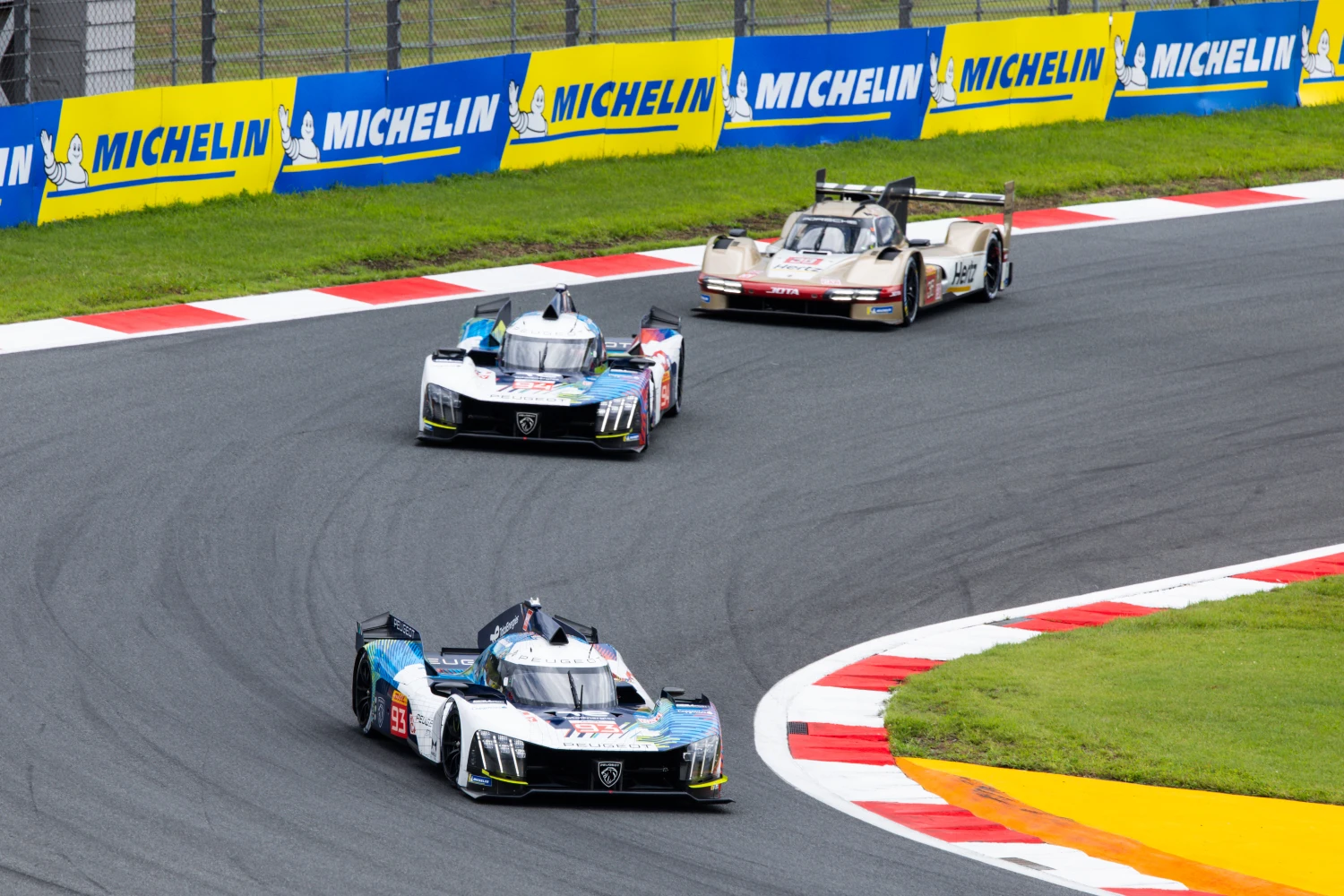 Peugeot wants to compete with the leading group in Bahrain