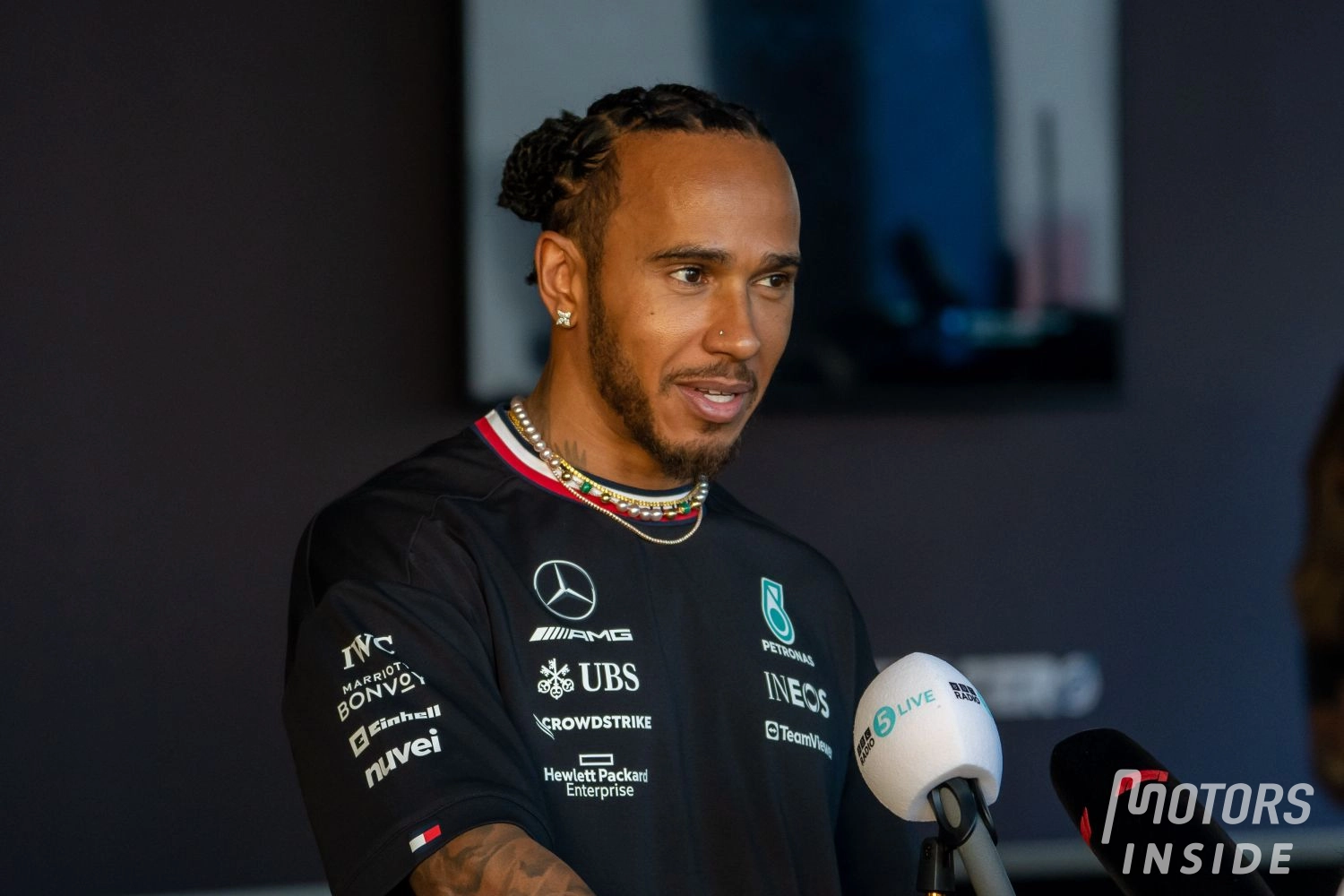 Hamilton motivates the Mercedes team before Las Vegas