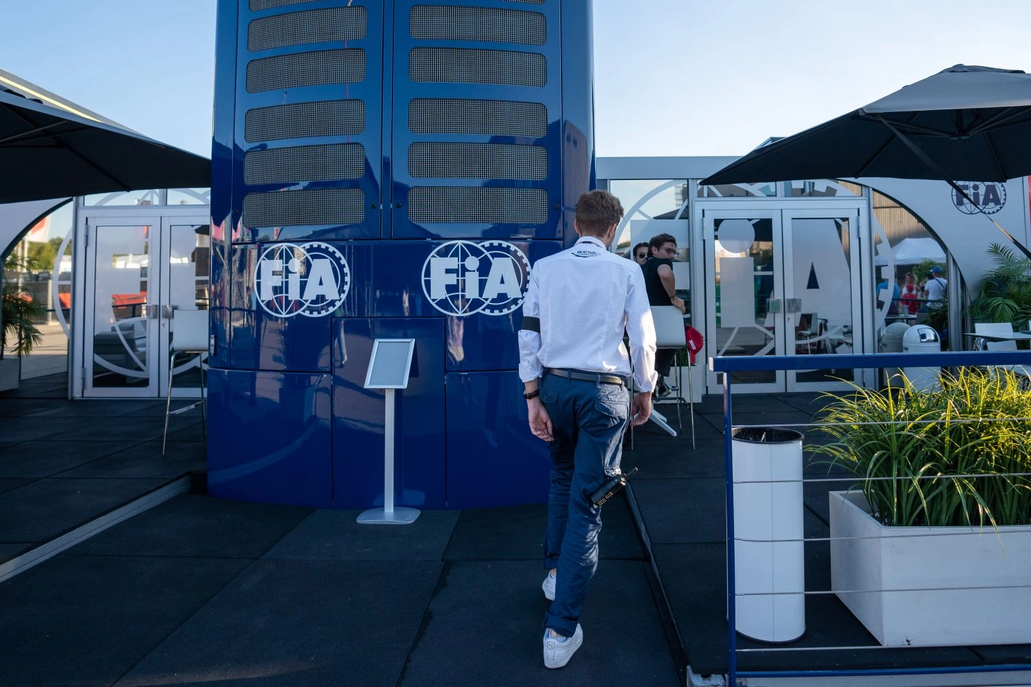 Two executives from the legal department in Formula 1 are leaving the FIA