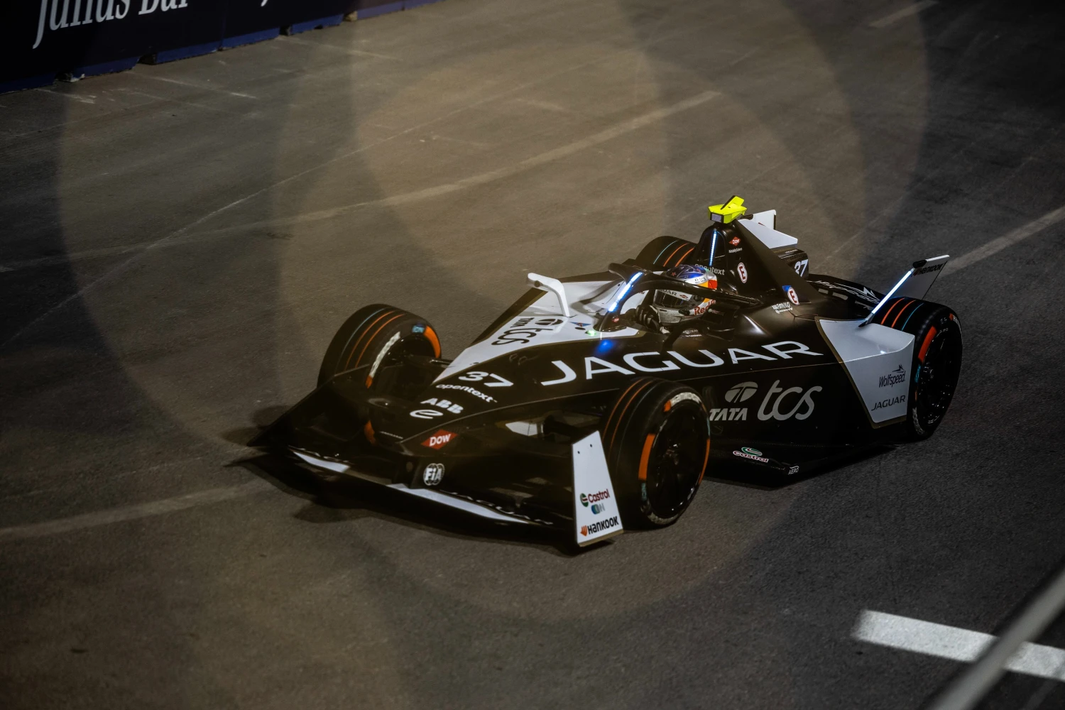 Diriyah 2024 ePrix – Race 2: Nick Cassidy emerges victorious and takes the lead in the championship