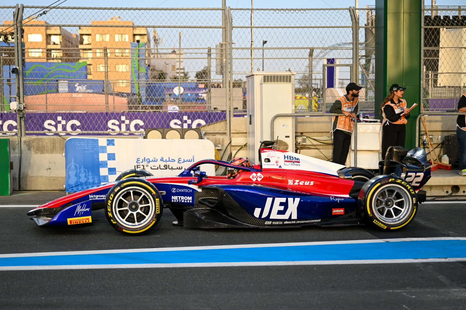 F2 – Saudi Arabian Grand Prix: Robert Verschoor wins a sprint race with a lot of damage on the track