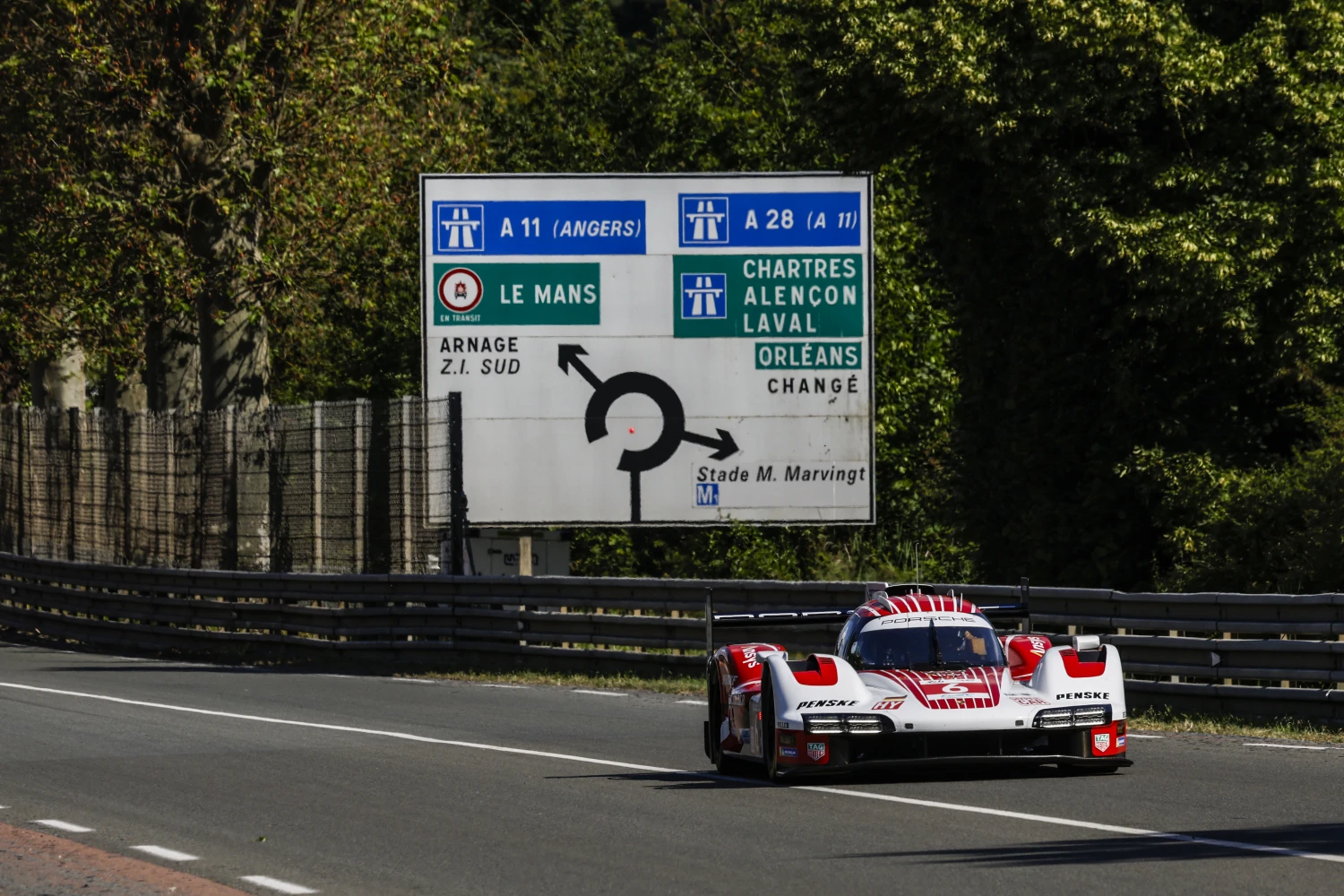From the test day, Porsche positions itself as a competitor