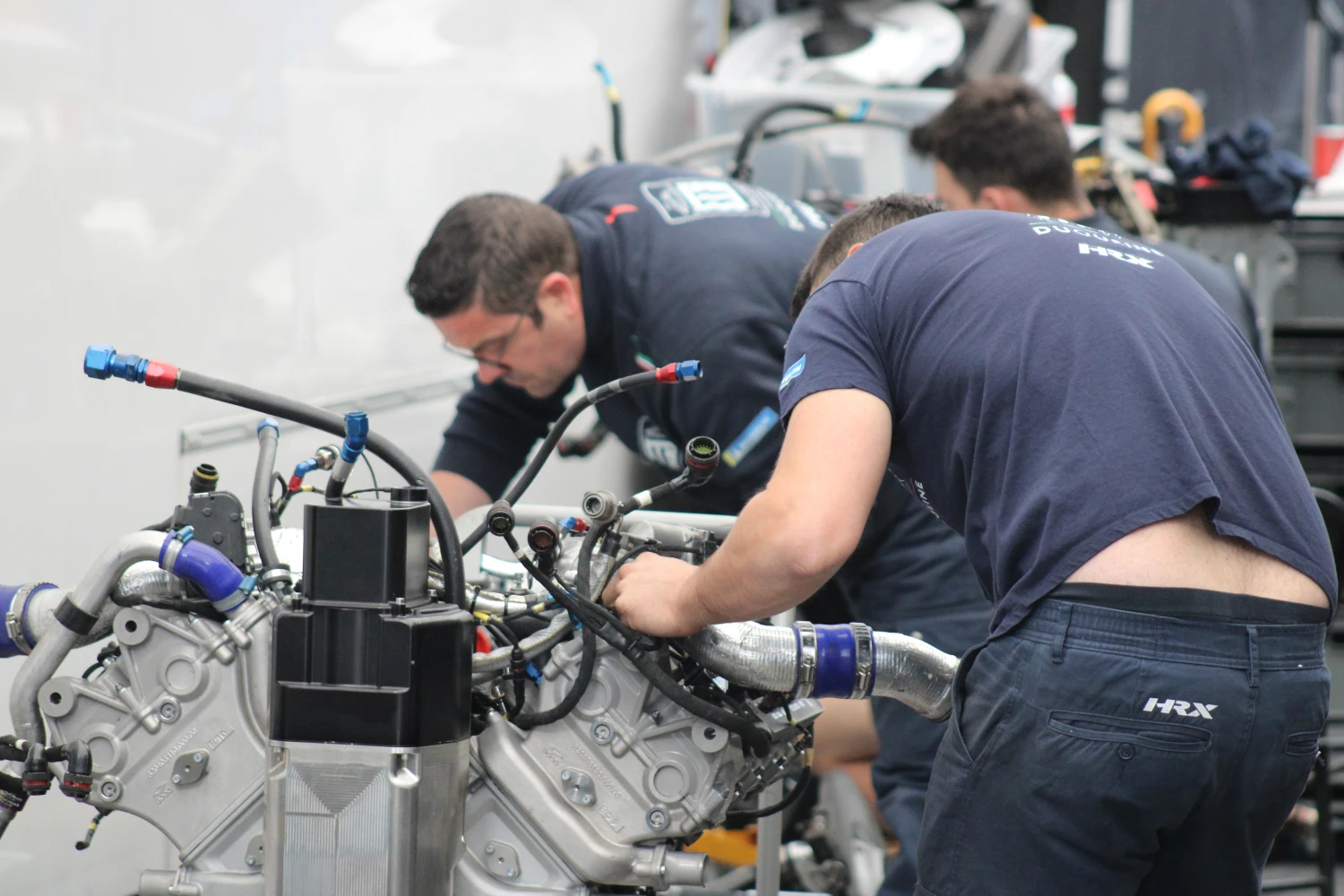 In Le Mans, everyone is busy in the paddock before the 24 Hours