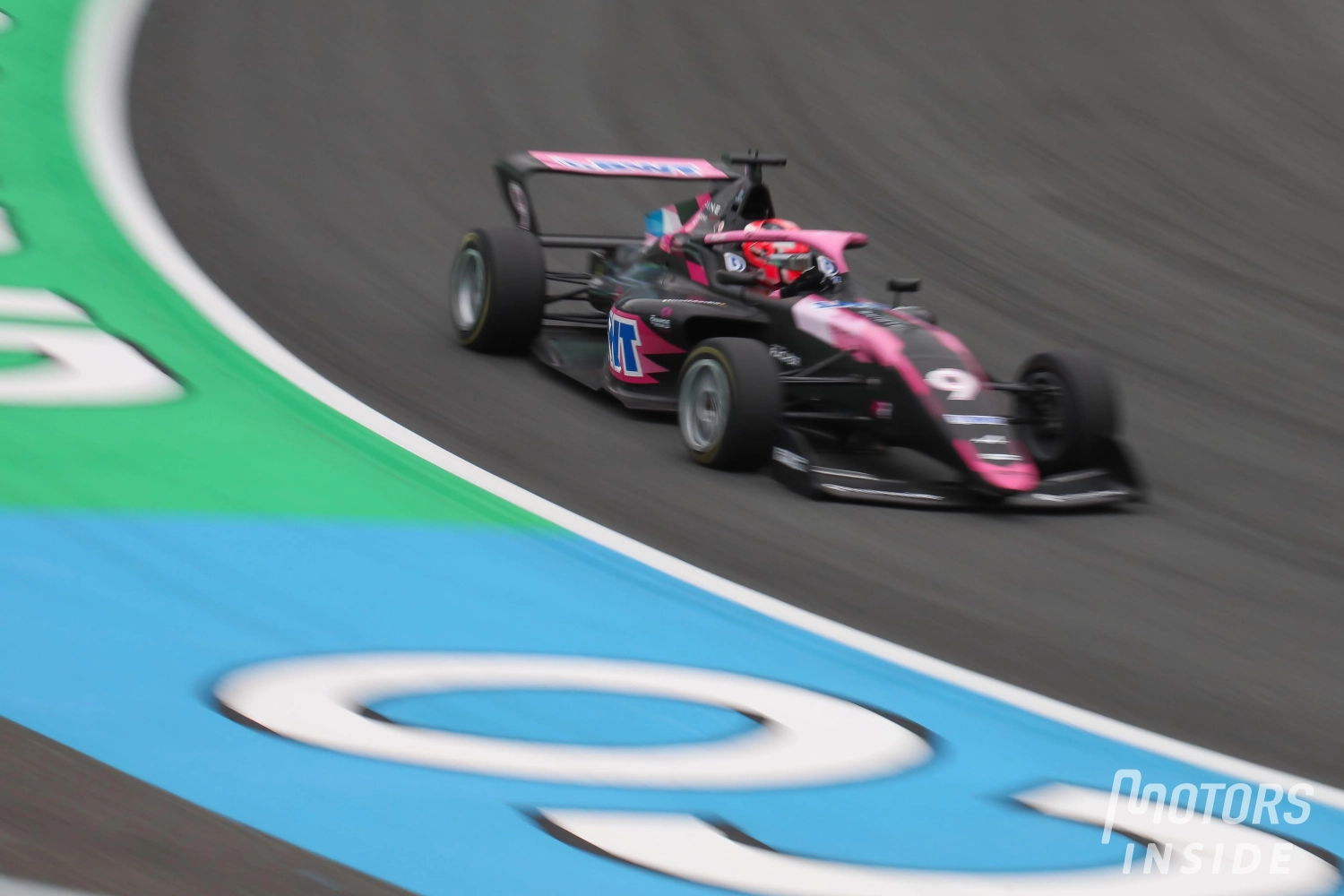 F1 Academy Netherlands – Race 1: Abbi Pulling at the helm