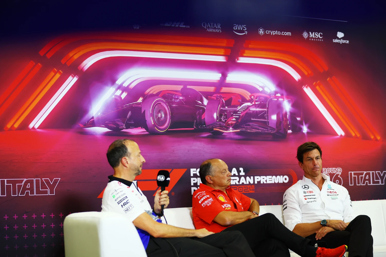 Wolff jokes with Vasseur about Hamilton: « It’s your problem now »