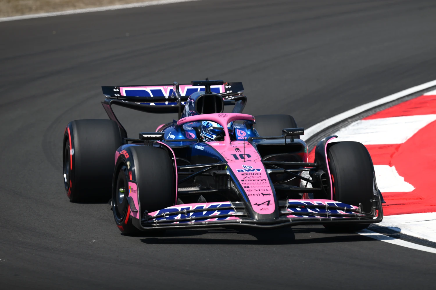 Pierre Gasly hindered by traffic during sprint qualifying in China