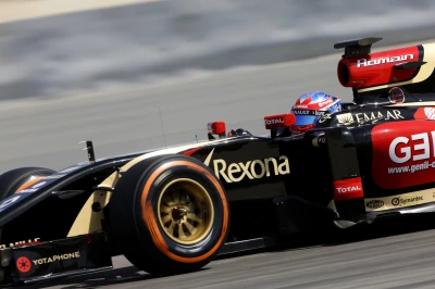 Romain Grosjean (Lotus) on track with P Zero Orange hard tyres