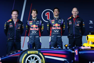 464824711XX00008_Red_Bull_R