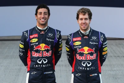 464824711XX00015_Red_Bull_R