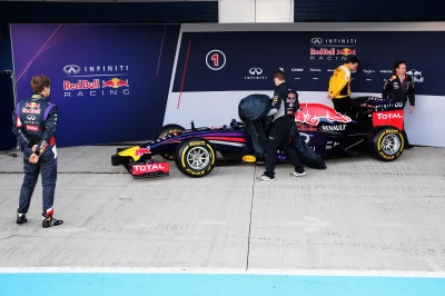 464824711XX00019_Red_Bull_R