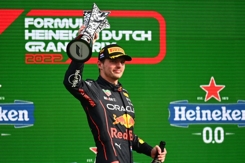 Max Verstappen sur le podium à Zandvoort
