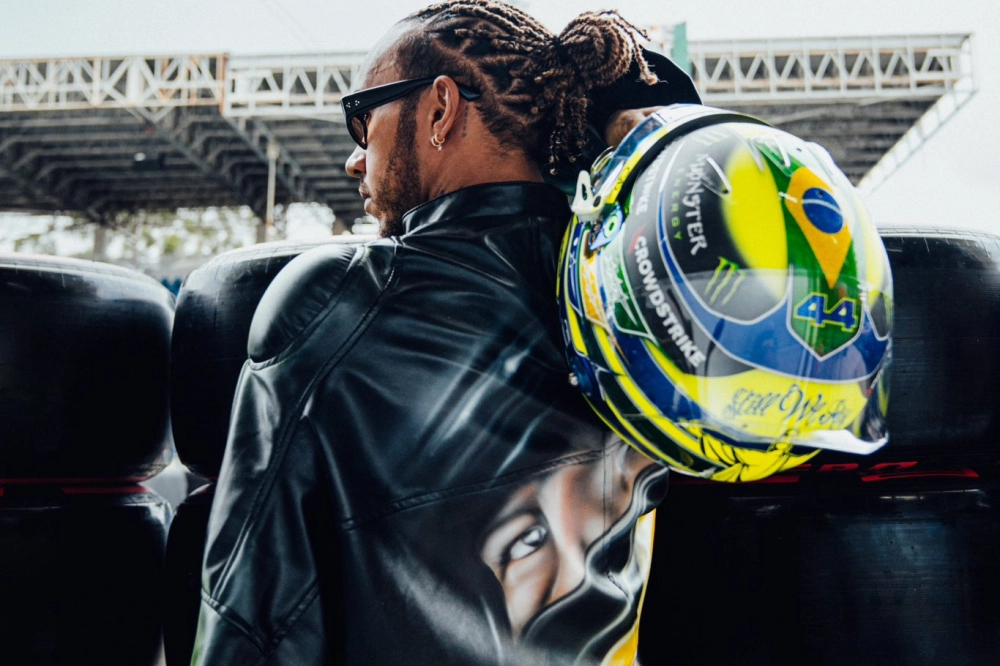 Lewis Hamilton will wear a helmet in tribute to Ayrton Senna for the