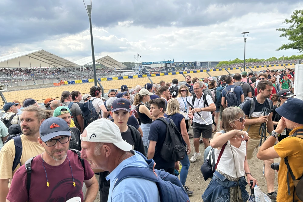Le public ne manque aucune action en piste