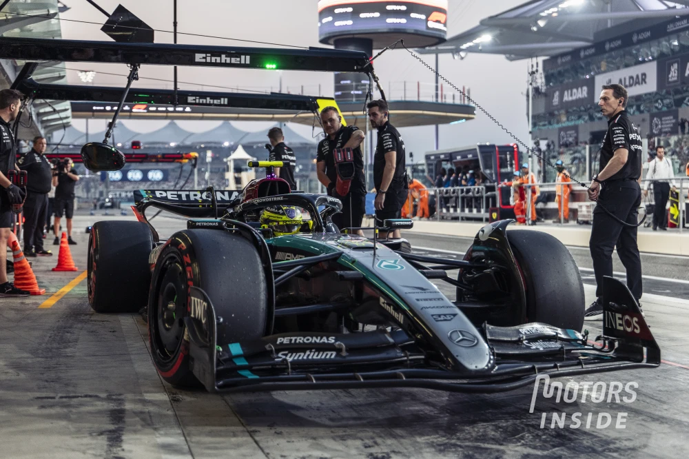 Pour son dernier week-end de course avec Mercedes, Lewis Hamilton semble en mesure de se mêler à la lutte pour le podium.