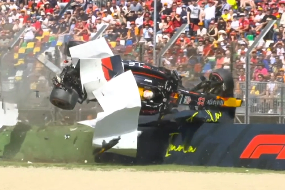 Tsunoda indemne après un tonneau à Imola