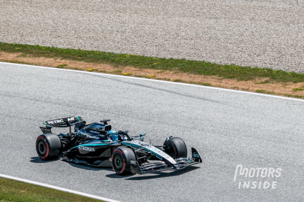 George Russell with his W16 on the Spielberg circuit.