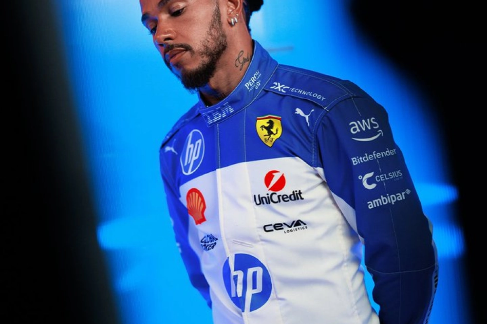 Lewis Hamilton présente les couleurs spéciales du Grand Prix de Miami.