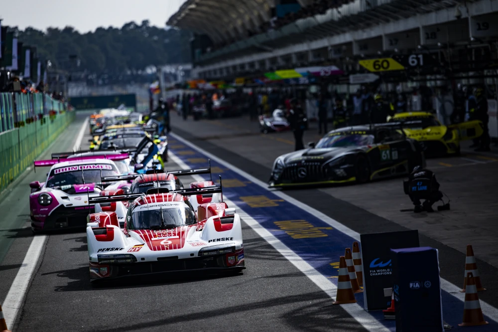 La Porsche #6 a mené la danse devant la Ferrari #50.