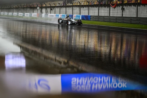 Nick Cassidy sur la piste détrempée de Shanghai