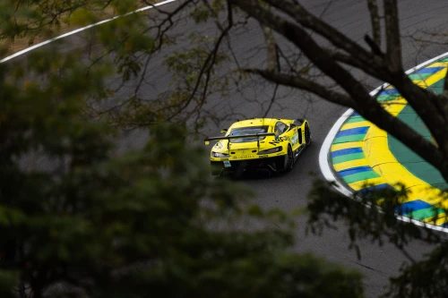 Les Mercedes ont été lourdement pénalisées à mi-course.