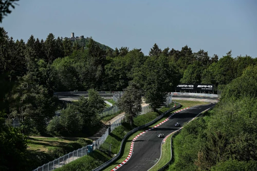Le virage le plus connu du circuit, le Carrousel, porte aussi le nom de Rudolf Caracciola, six fois vainqueur du Grand Prix d'Allemagne.