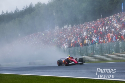 Lewis Hamilton sur la piste détrempée de Spa-Francorchamps