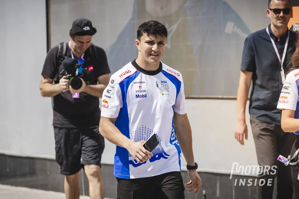 Isack Hadjar abandonne après une collision avec Kimi Antonelli.