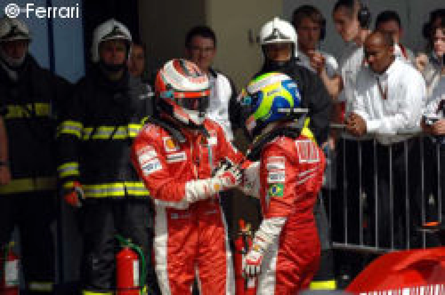 Qualification – Massa met le feu dans les tribunes