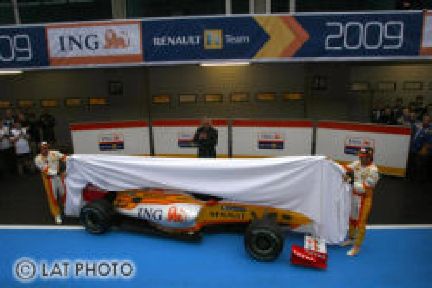 Renault supprime tous les logos Mutua Madrinela et ING