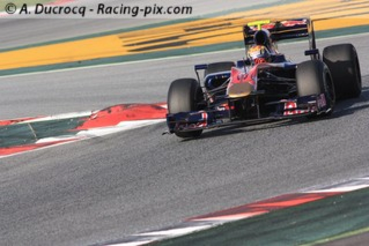 Essais Libres 1 : Accident spectaculaire de Buemi, Button est premier
