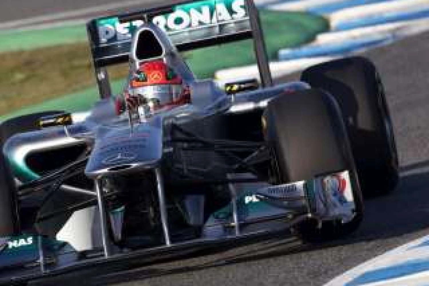 Dimanche : Tir groupé chez Mercedes GP