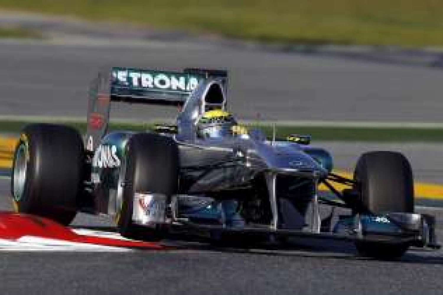 Bilan samedi: Mercedes GP – L’aileron arrière pose problème