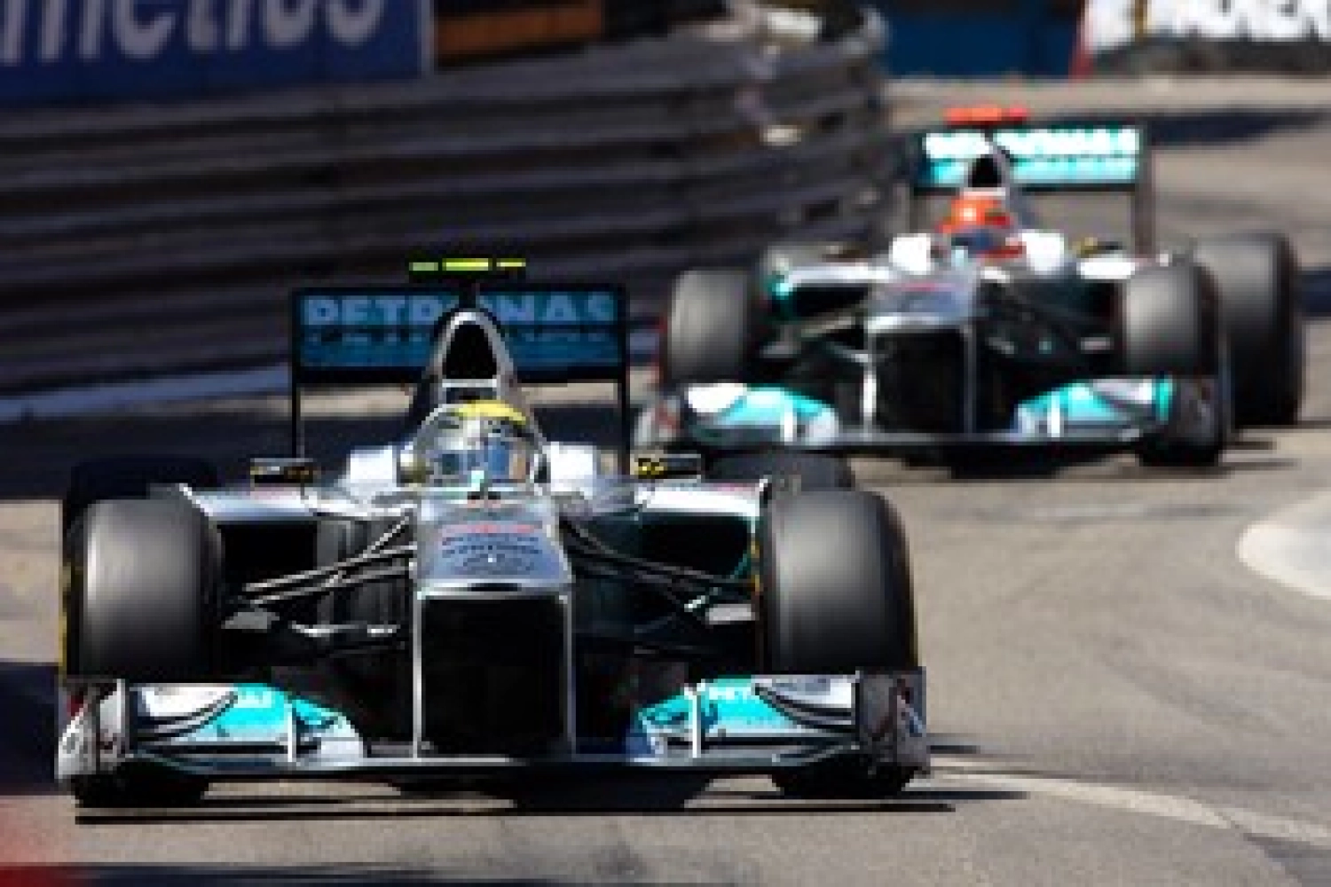 Dimanche : Problèmes d’équilibre pour Rosberg, Accident pour Schumacher
