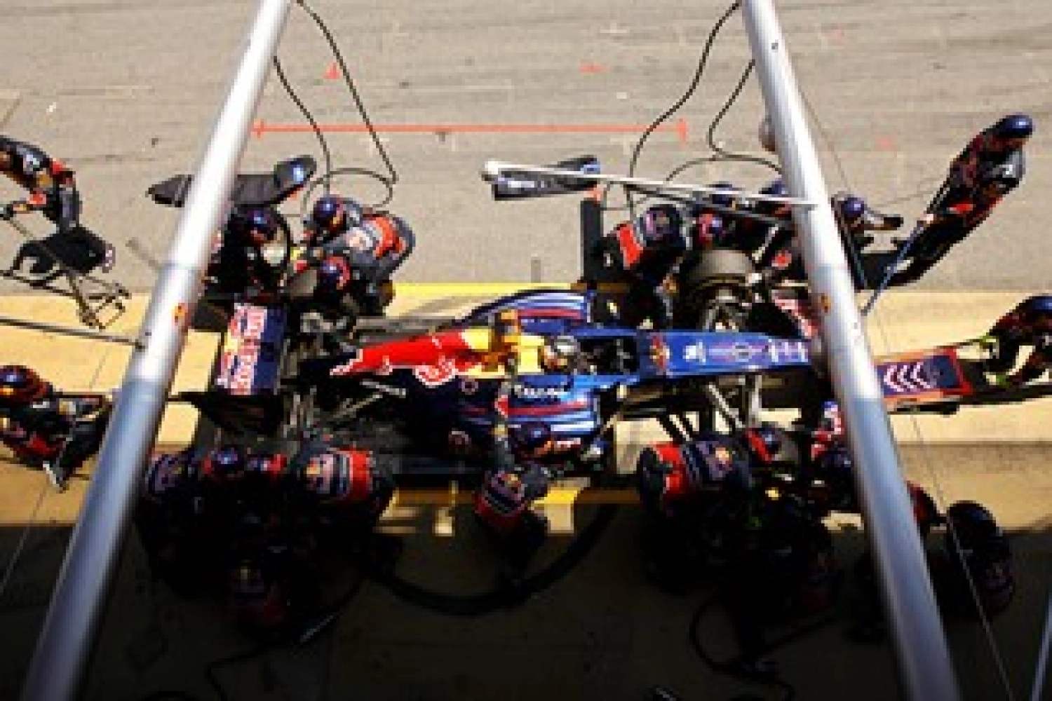 Red Bull et Mercedes les plus rapides dans les stands