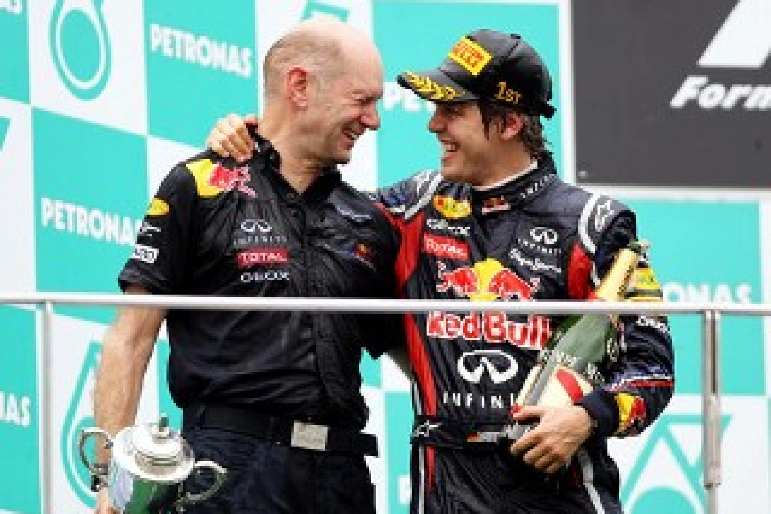 Mercedes se serait intéressée à Adrian Newey et Sebastian Vettel