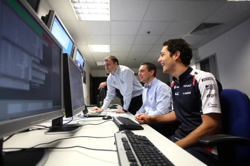 Williams officialise Bruno Senna comme pilote titulaire