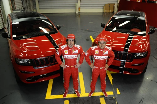Les pilotes Ferrari reçoivent leur nouveau jouet – un 4×4 Jeep