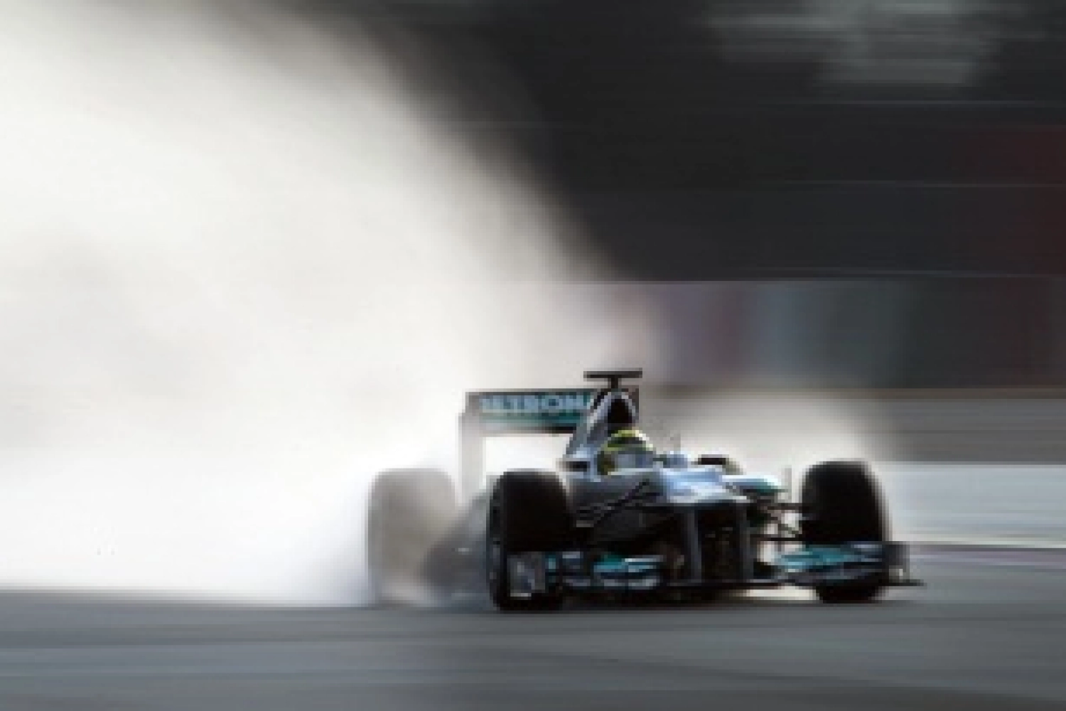 Vendredi : Mercedes a appris sous la pluie